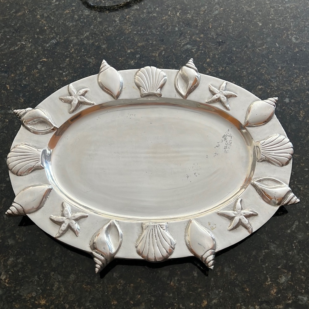 Pewter tray with decorative seashell border - Picture 1 of 4